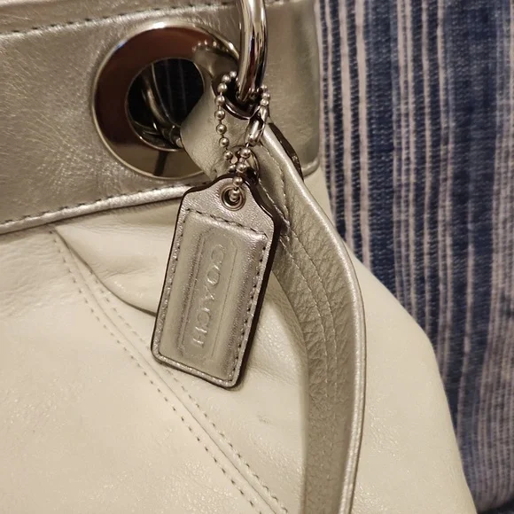 Coach F17605 Ashley Leather Hippie Bag Cross Body Purse White Silver Shoulder - Picture 2 of 10